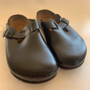 Birkenstock black leather upper 40 M clogs